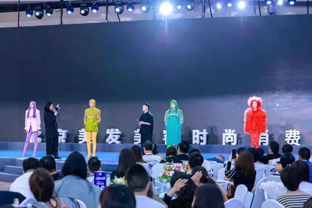 【热点新闻】激活美丽经济，促进消费升级，北京美发美容消费节在京成功举办