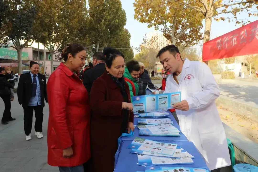 喀什市卫健委开展打击非法医美普法宣传活动
